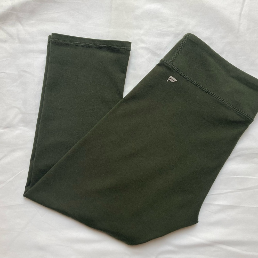 Fabletics Capri Length Compression Leggings SZ Small Dark Olive Green